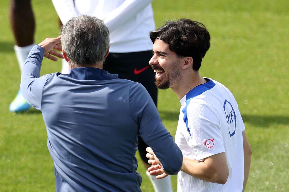 Liga dos Campeões: Vitinha regressa à lista de convocados do PSG para enfrentar o Bayern