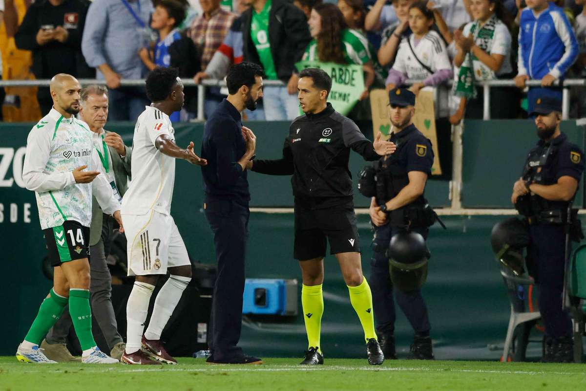 El Comité de Árbitros aclara la jugada y responde a Arbeloa el árbitro del Betis-Real Madrid conoce el fútbol