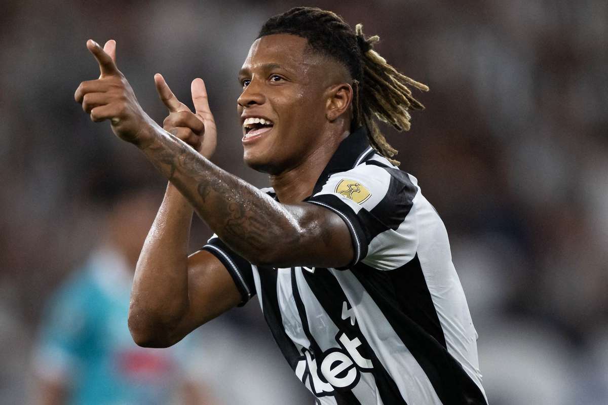 Botafogo pode negociar Danilo durante a pausa da Copa do Mundo