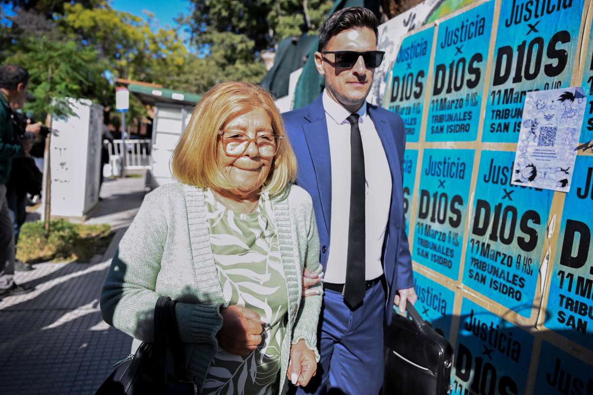 Las dos hermanas de Maradona irán a juicio en Argentina por gestión fraudulenta de su imagen