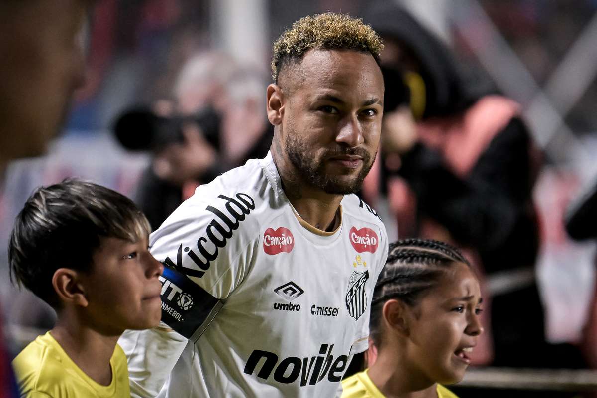 Neymar recebe atençoes de fas na Argentina mas Santos empata frente ao San Lorenzo e continua sem vitorias na Sul Americana