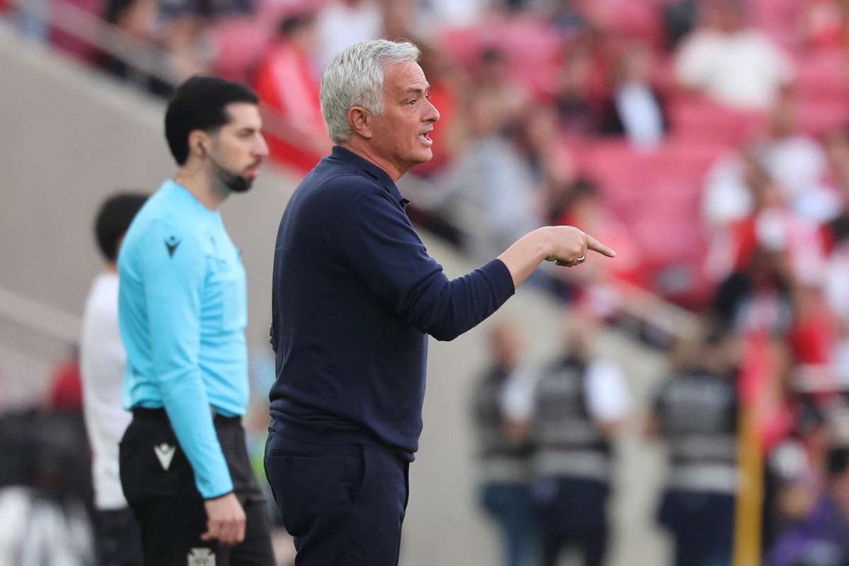 José Mourinho viajou a Itália por obrigações comerciais