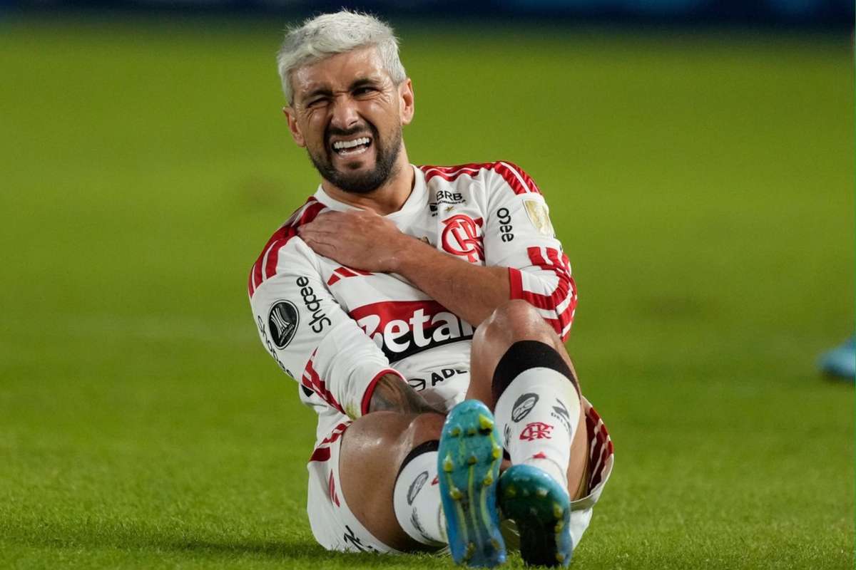 Flamengo sem Arrascaeta por lesão no primeiro tempo frente ao Estudiantes