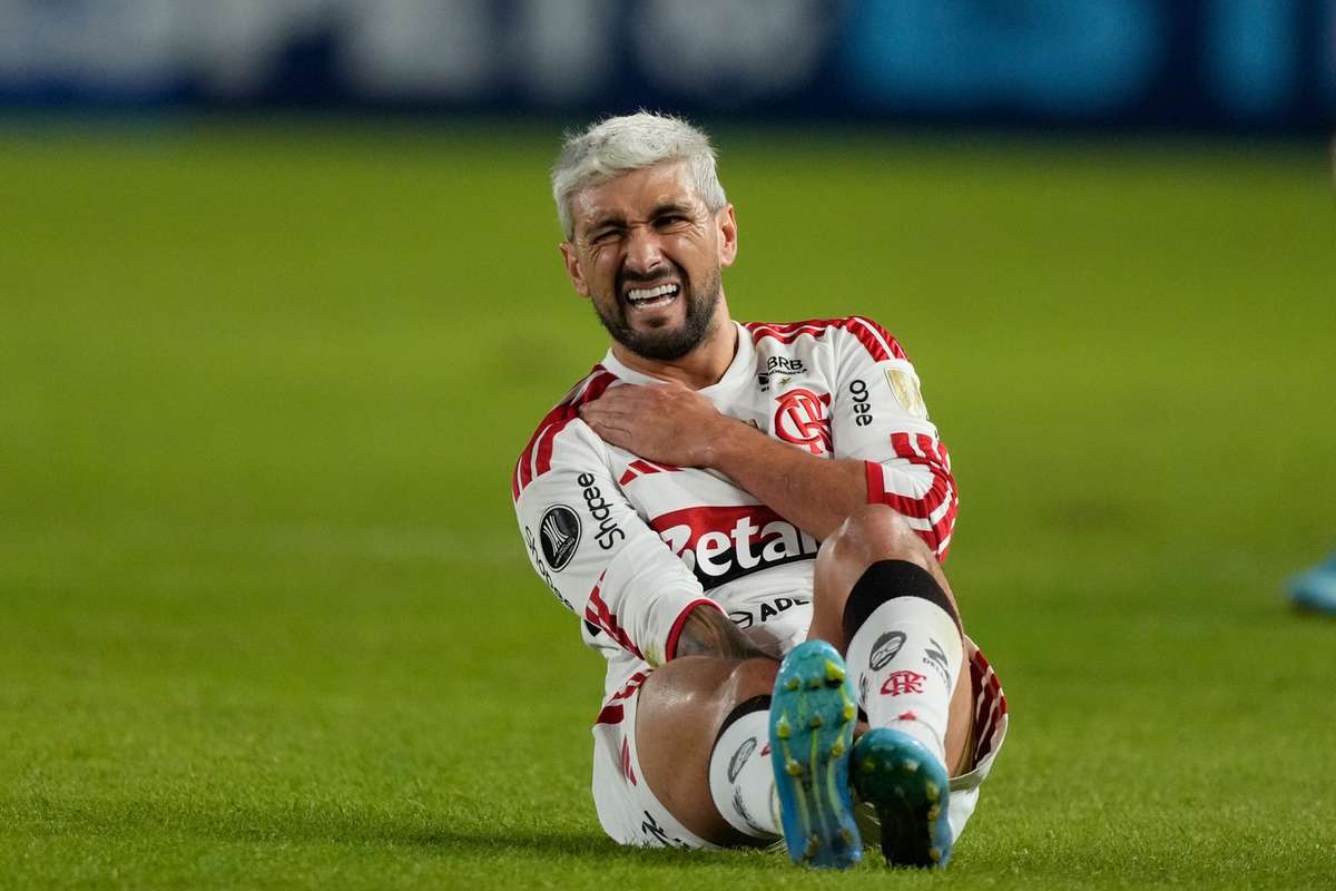 Arrascaeta submetido a cirurgia no ombro torna se baixa no Flamengo