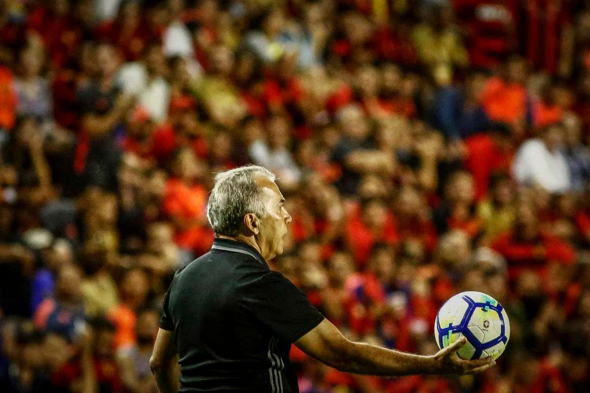 O infame Majestoso em que Nelsinho Baptista falhou quatro penaltis consecutivos