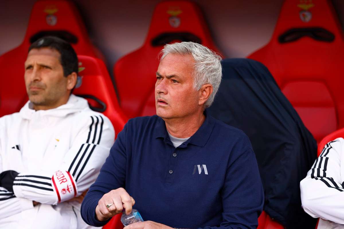 Média espanhola revela encontro entre Rui Costa e Mourinho para discutir prolongamento