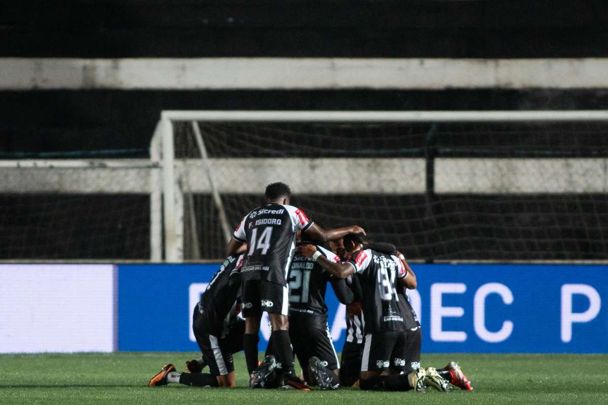 Lesão séria no joelho atinge Ronaldo Tavares no Brasil