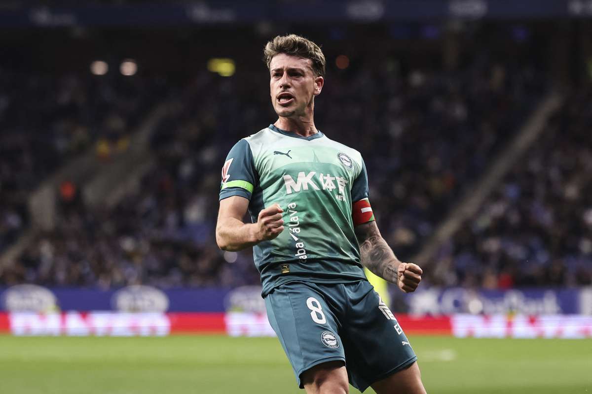Antonio Blanco, líder del Alavés en un derbi clave para evitar el descenso