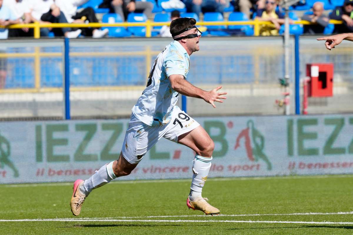Venezia clinch promotion back to Serie A as Frosinone move into second
