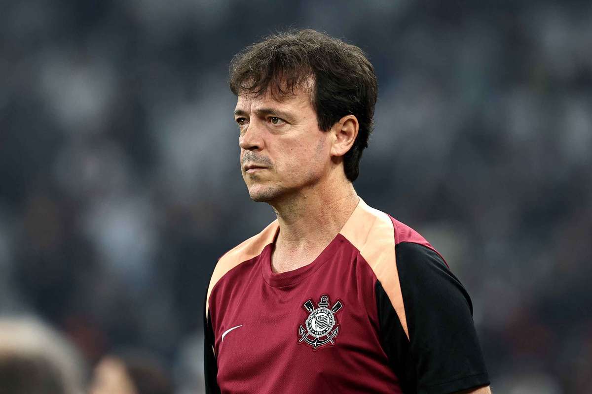 Fernando Diniz fascinado pelo Corinthians: "Está a ser fantástico"