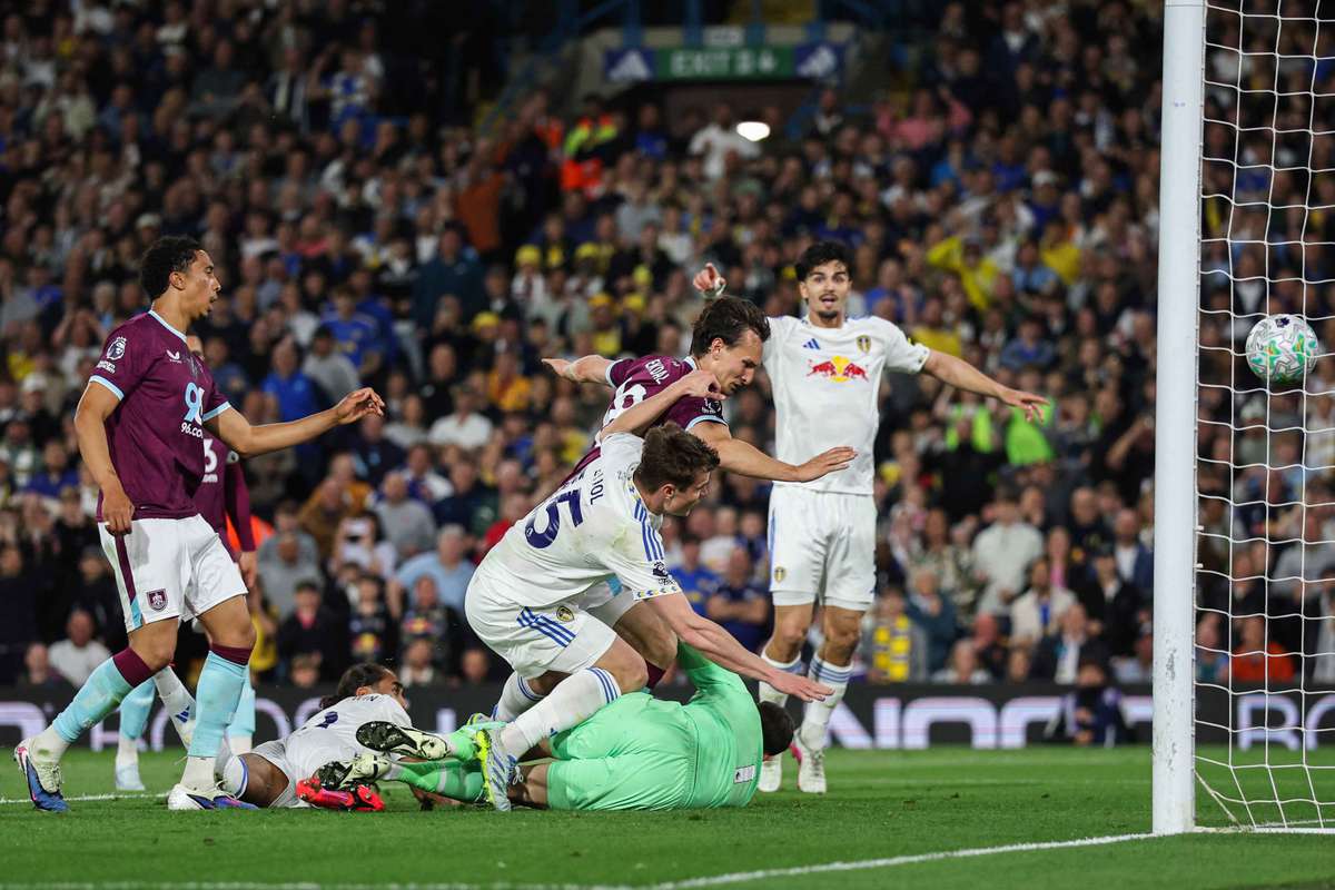 Premier League: Leeds assegura permanência e aprofunda a crise do rebaixado Burnley (3-1)