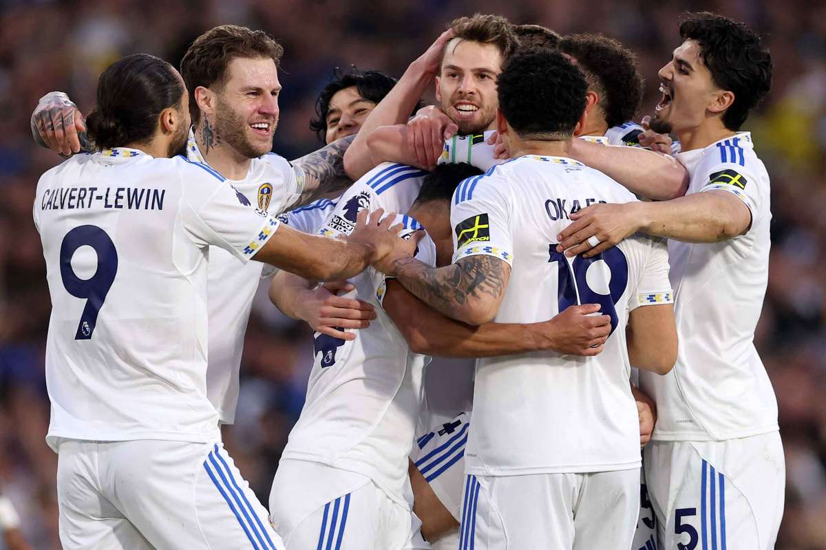 Leeds porazil Burnley a vede o devět bodů před Tottenhamem téměř zajistil záchranu v Premier League