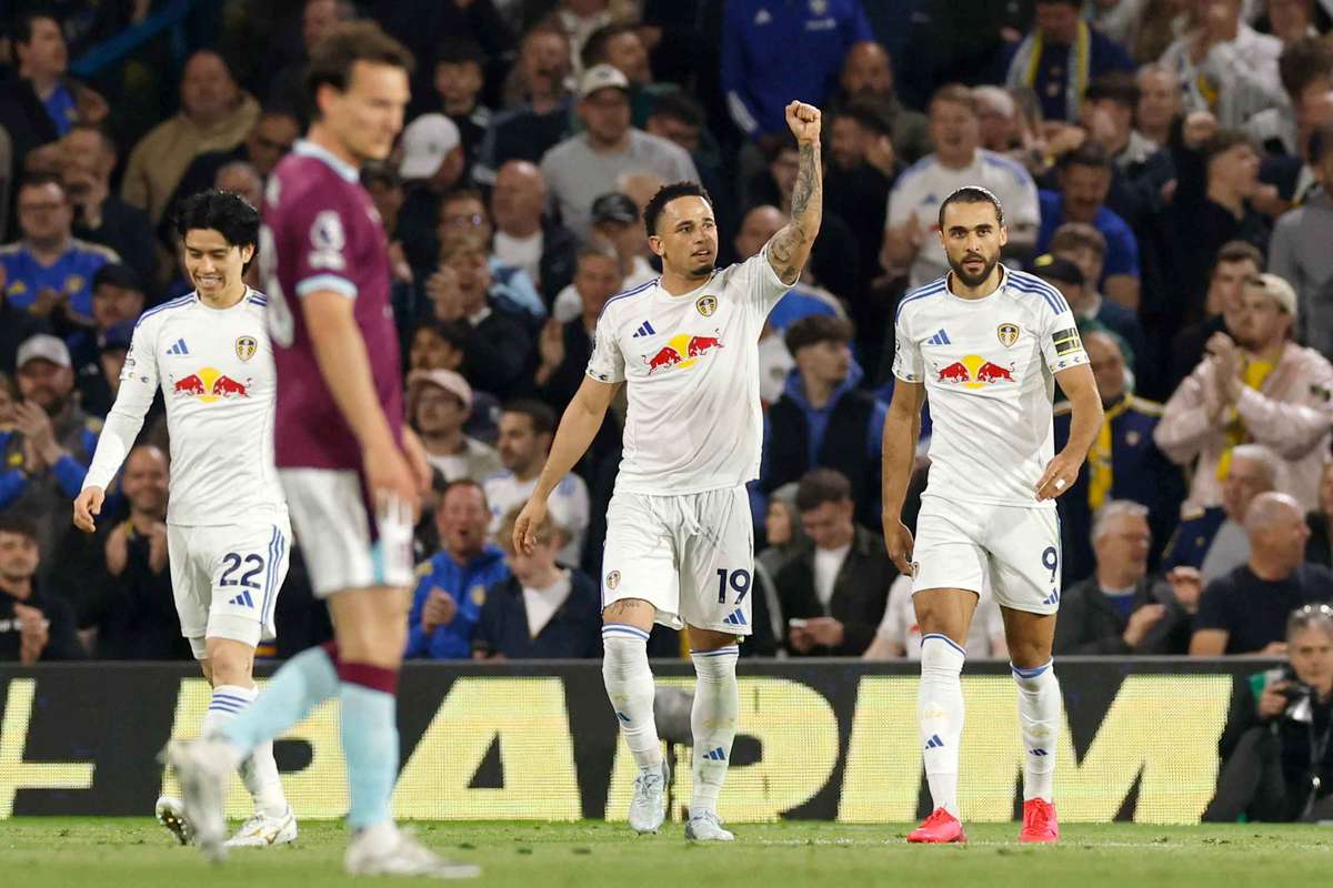 Leeds derrota al Burnley y casi asegura su lugar en la Premier League (3-1)