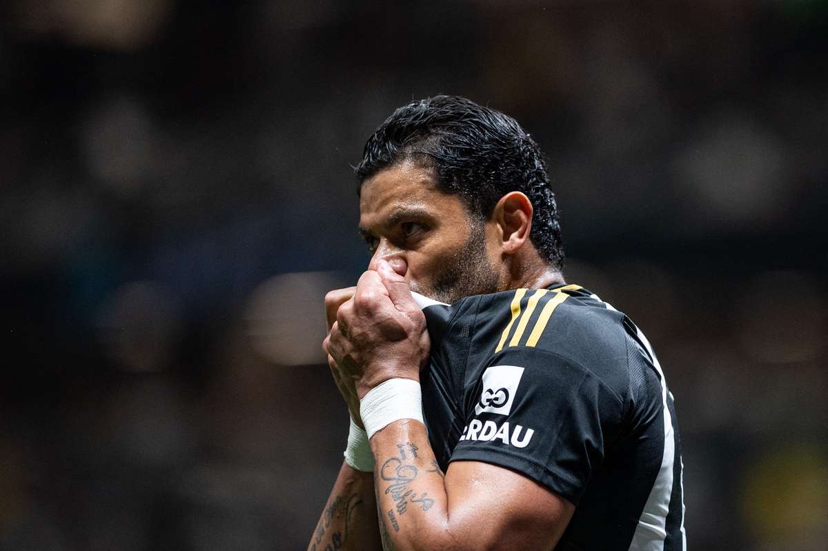 Comovido até às lágrimas Hulk despede-se do Atlético-MG Uma parte de mim fica aqui para sempre
