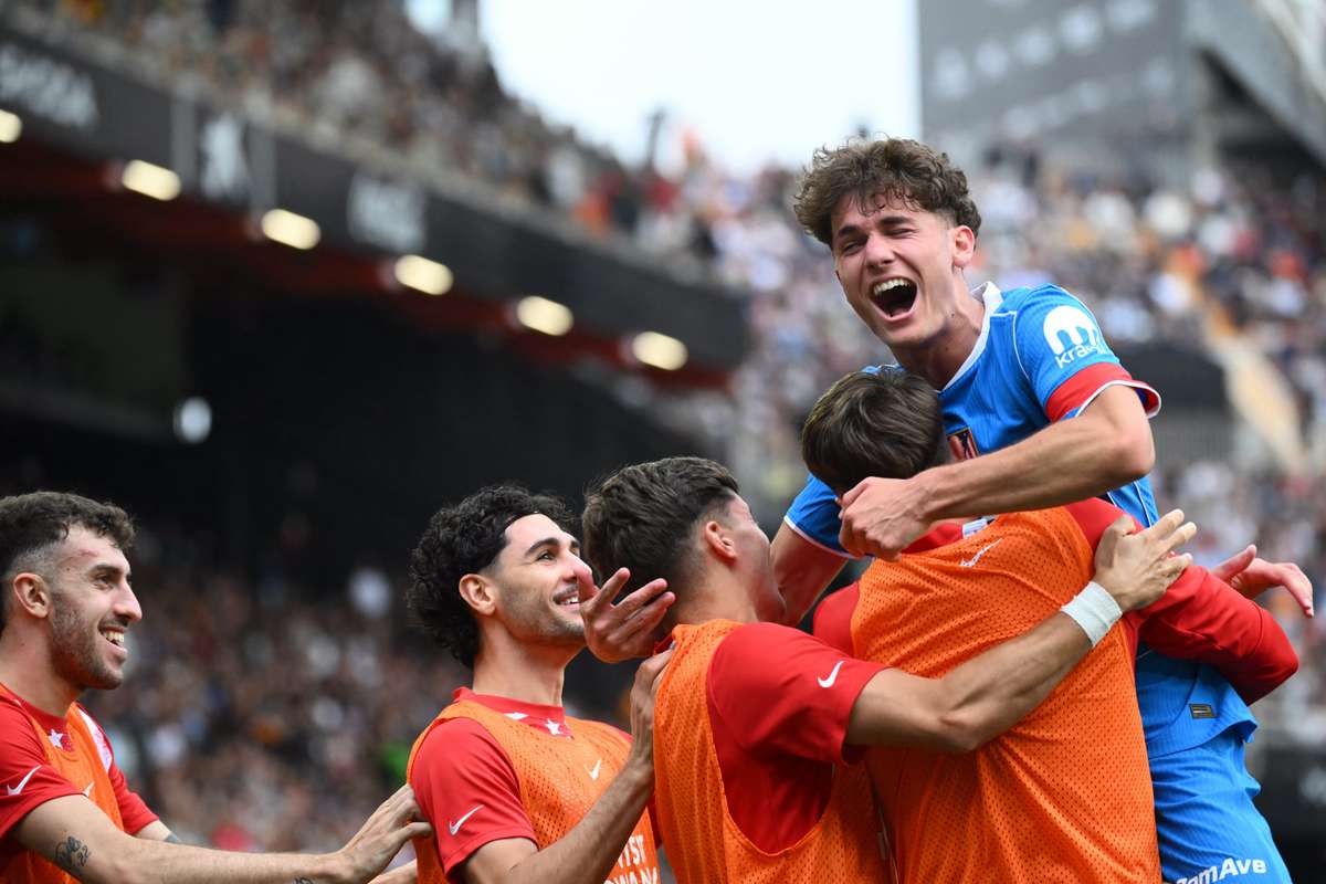 Luque and Cubo score debut goals as Atletico Madrid leave it late to beat Valencia