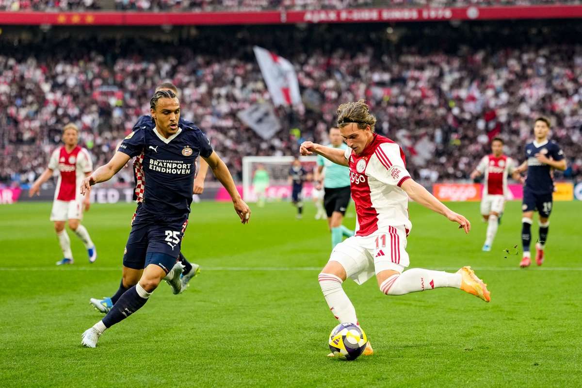Late Godts Goal Rescues Ajax's Champions League Aspirations in Thriller Against PSV