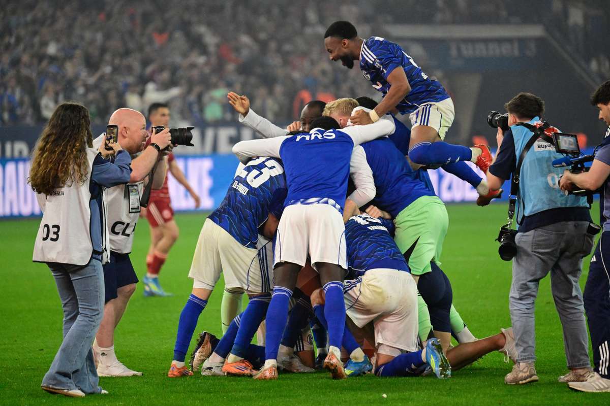 Schalke 04 regressa à Bundesliga depois de três épocas na segunda divisão alemã