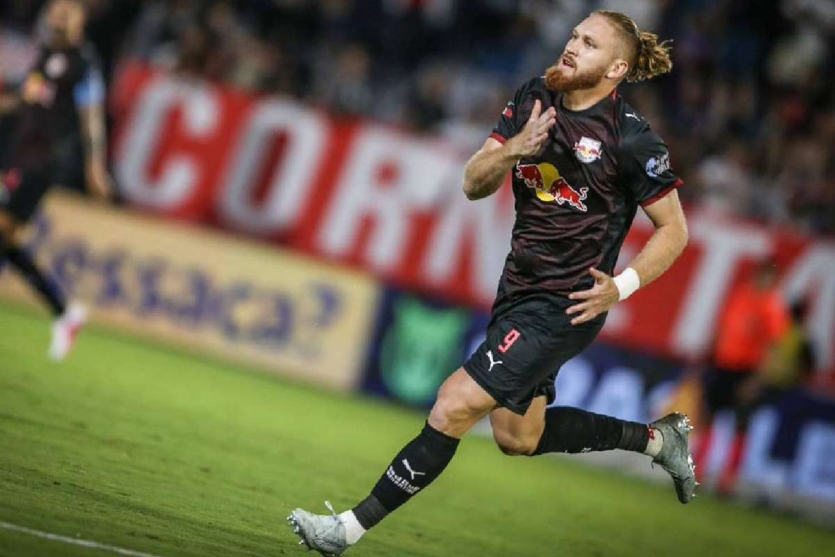 Chapecoense contra Red Bull Bragantino: como ver e equipas prováveis do jogo do Brasileirão