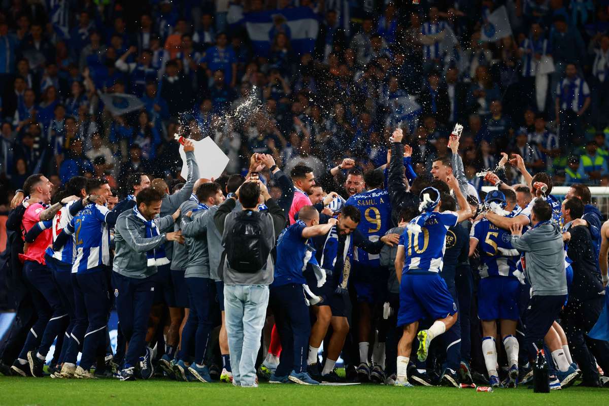 FC Porto conquista título: Repercussões internacionais da vitória dos dragões e a revancha pessoal de Farioli