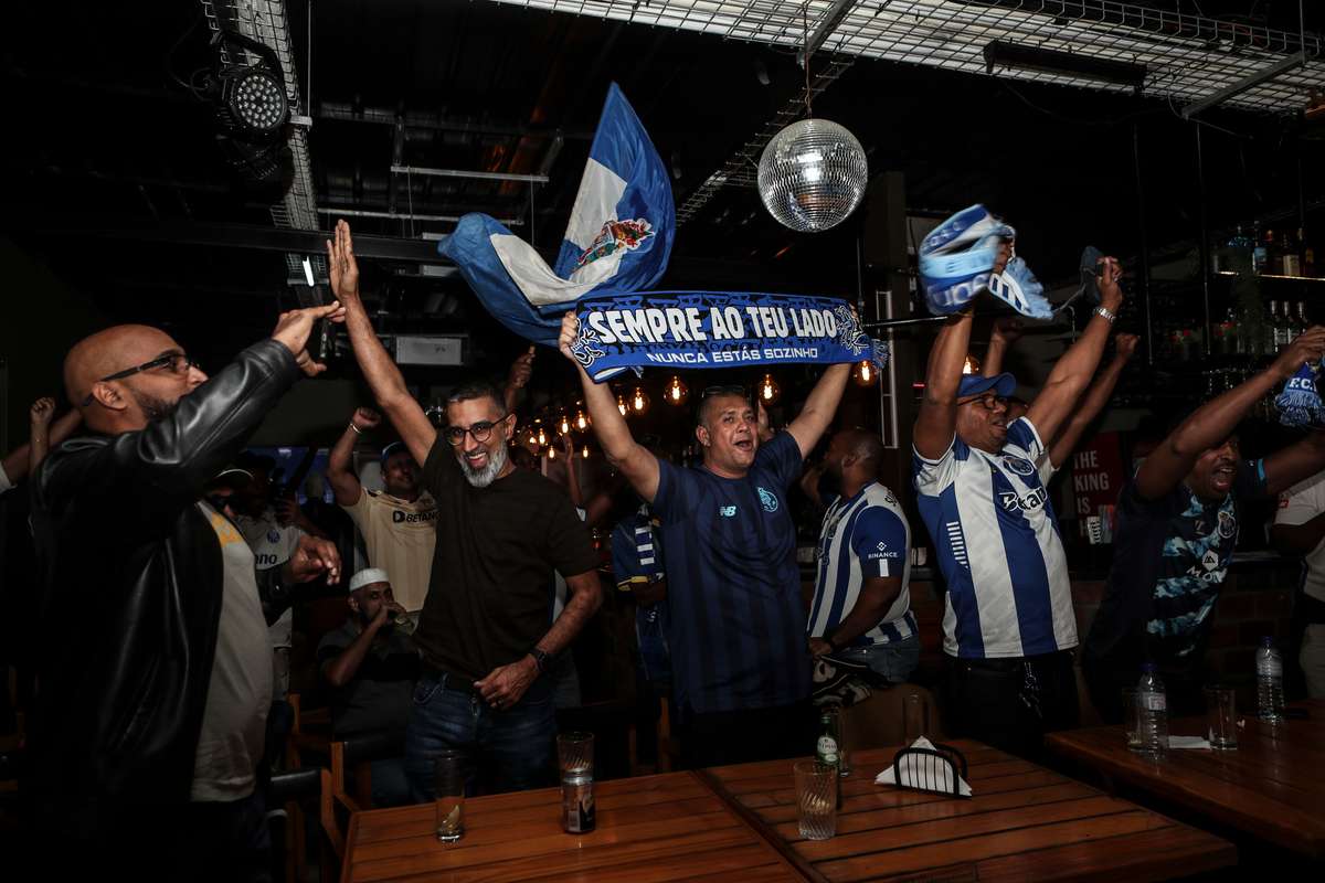FC Porto conquista título: Celebrações em Moçambique com os filhos do dragão