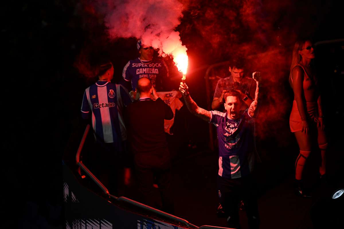Vitória do FC Porto: Imigrantes portugueses festejam em Los Angeles e dizem que esperavam o triunfo este ano