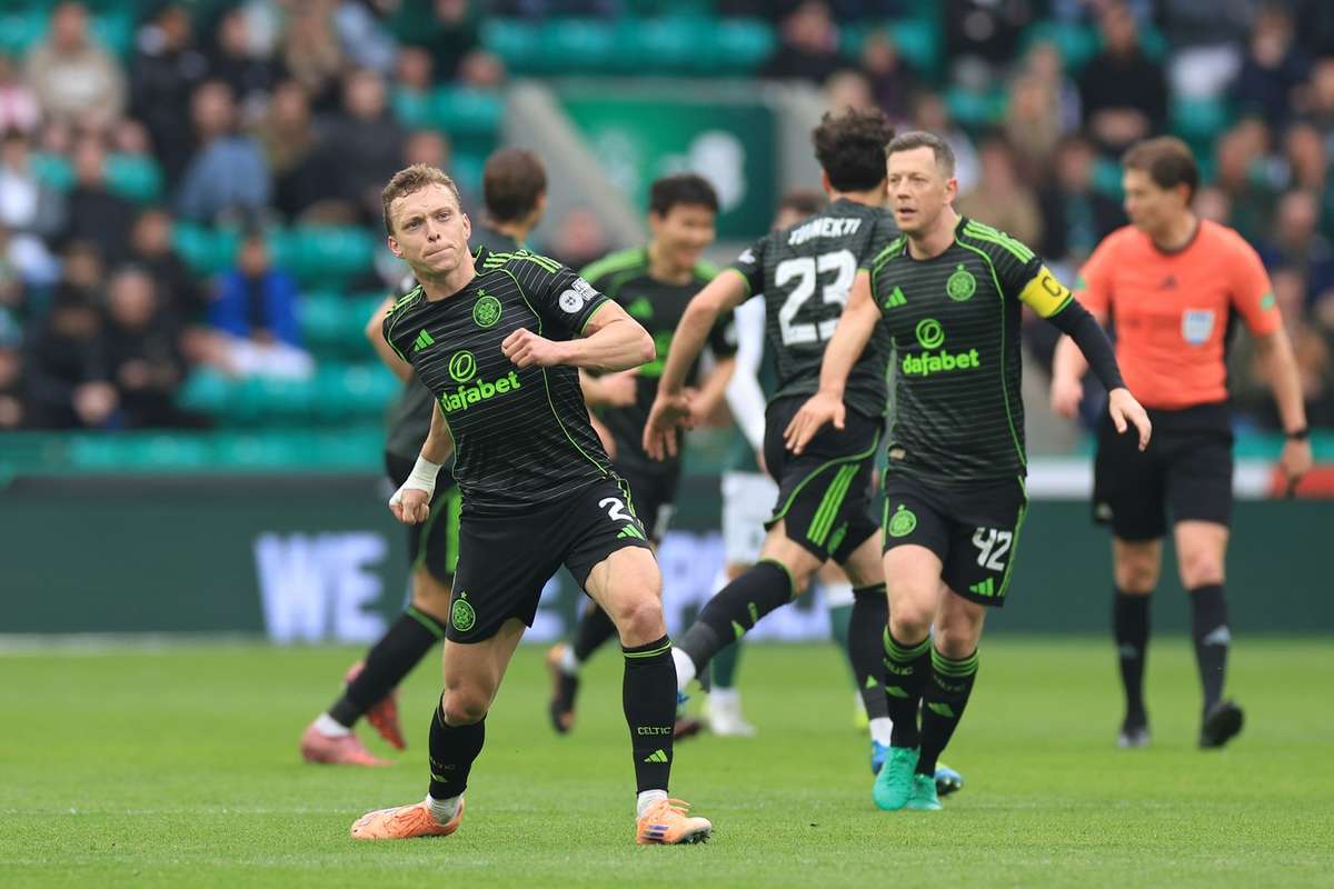 Escócia: Celtic vence Hibernian reduzido a dez e iguala Hearts no topo da tabela (1-2)