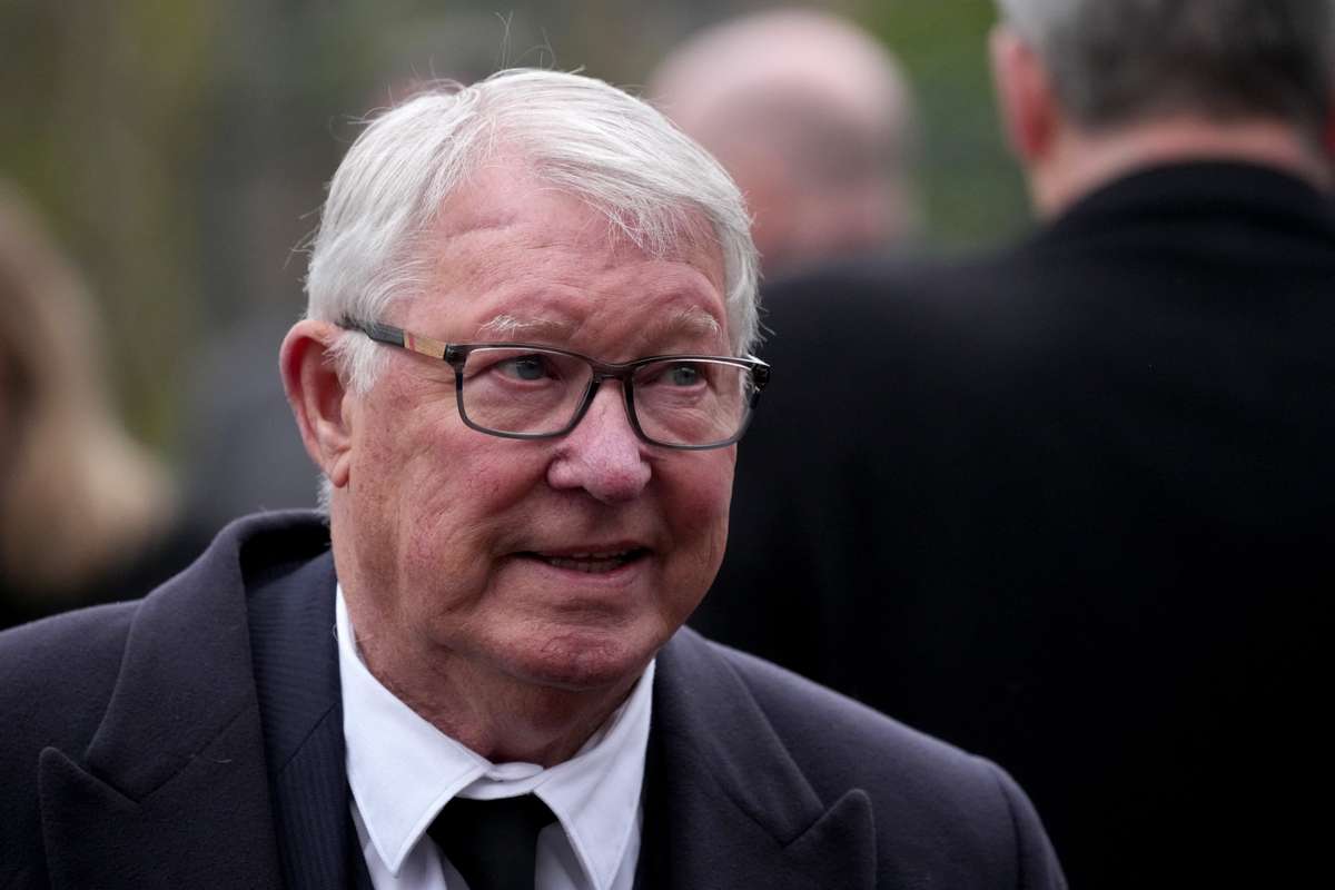 Antigo treinador do United Alex Ferguson sente-se mal num dérbi frente ao Liverpool