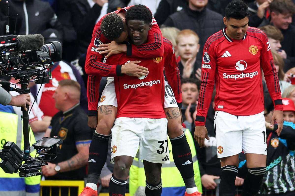 Manchester United vence Liverpool, acaba com jejum de dez anos e regressa à Liga dos Campeões