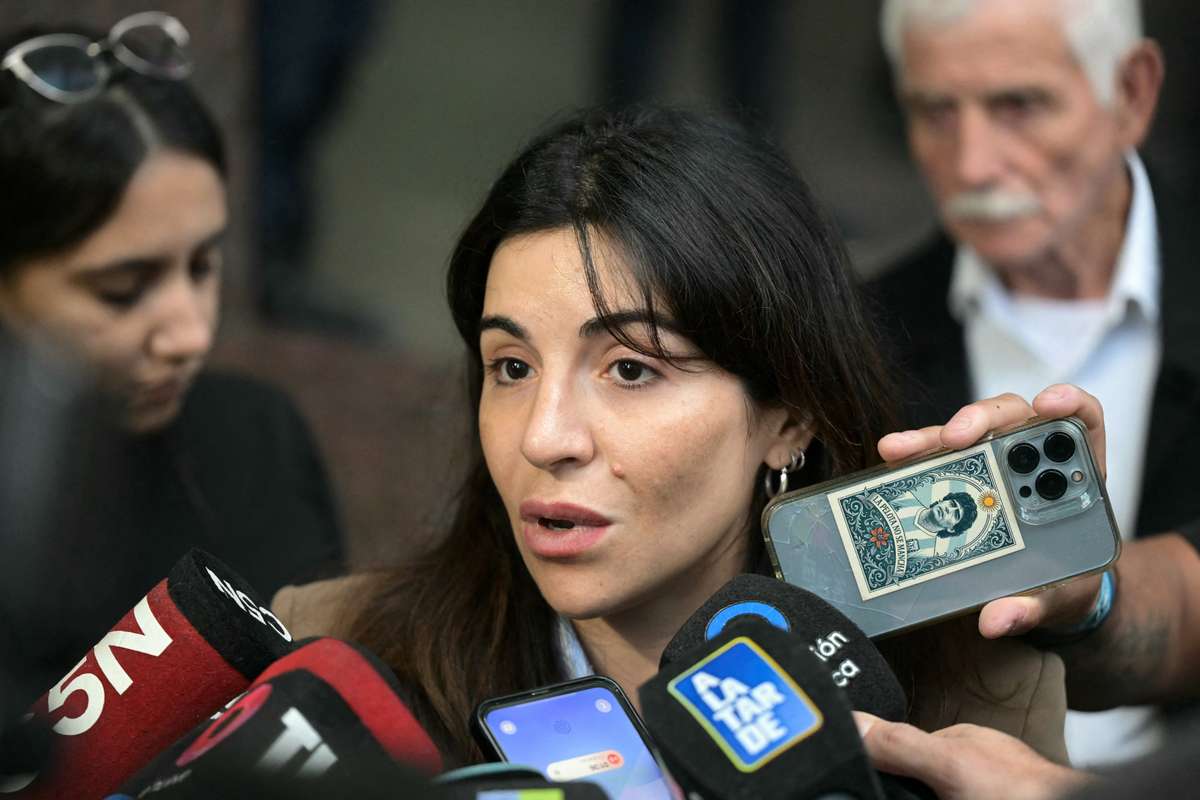 Filha de Maradona afirma que existia um plano para a morte do pai que escapou ao dominio dos responsáveis