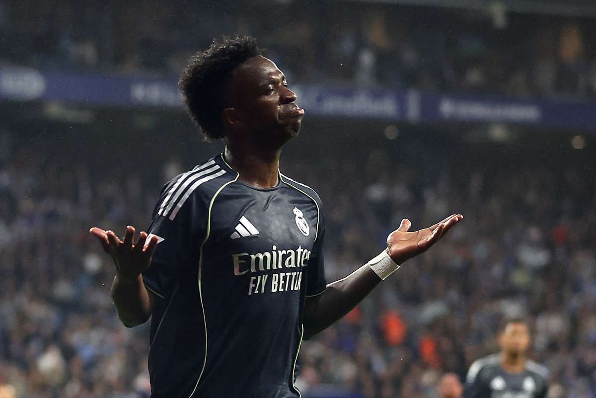 Grâce à un doublé de Vinicius le Real Madrid vainc lEspanyol et repousse le sacre du Barça