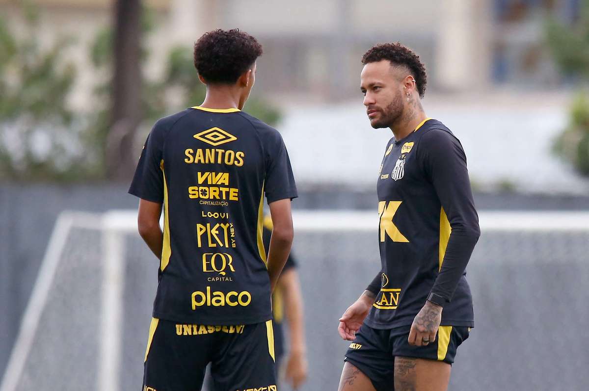 Neymar irrita se com Robinho Jr e provoca confusão no treino do Santos
