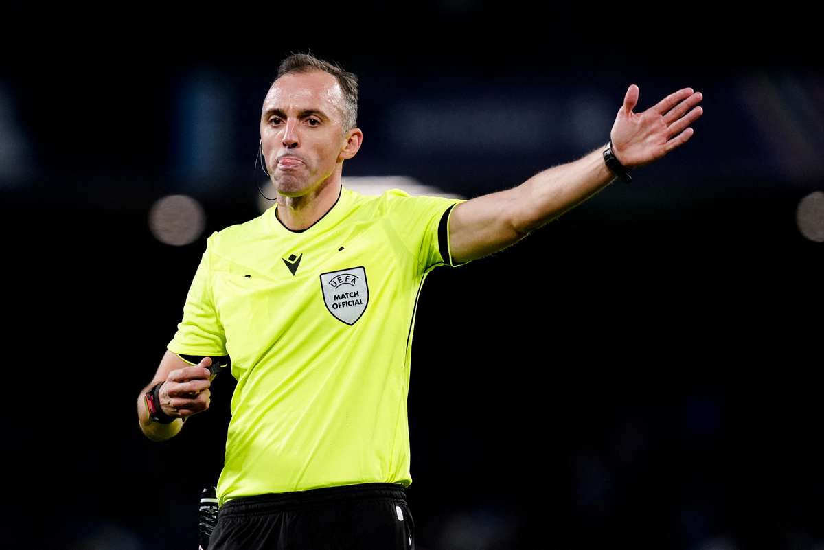 Champions League: Positives Zeichen für den FC Bayern. Pinheiro leitet das Spiel der Bayern, Siebert das von Arsenal