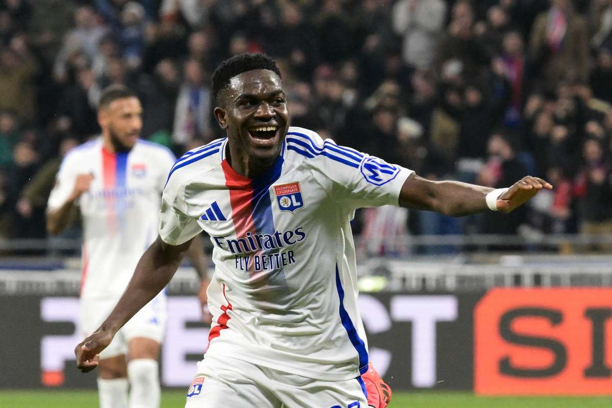 Ernest Nuamah hervat spel bij Lyon na 391 dagen blessureleed