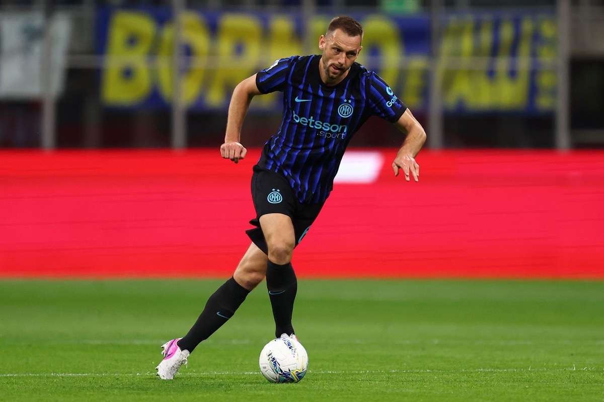 Stefan de Vrij do Inter de Milão volta a ser ligado ao Benfica