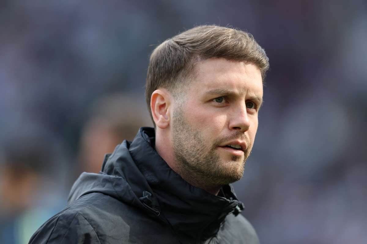 Fabian Hurzeler renova contrato por longo período com o Brighton, ignorando atrativos europeus