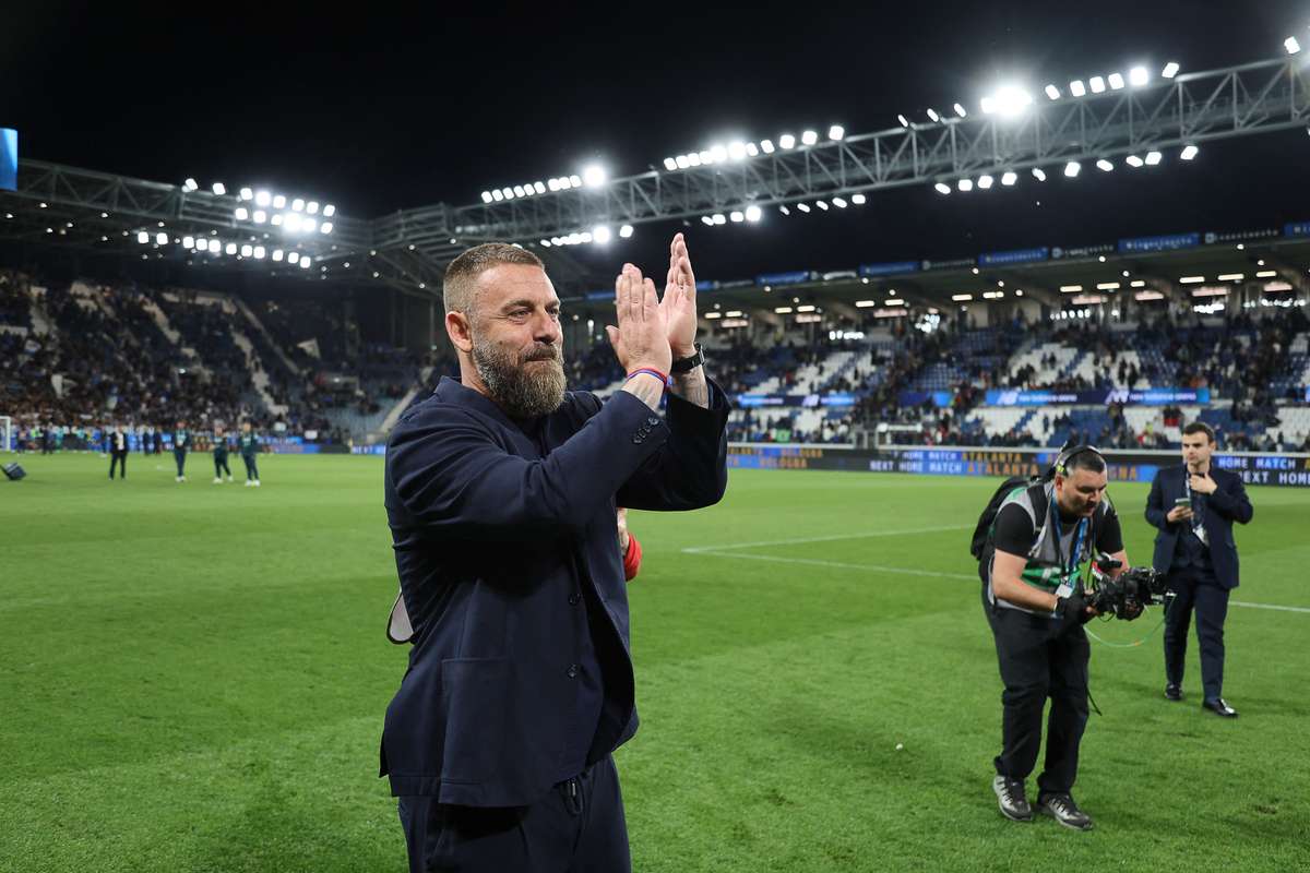 De Rossi ídolo romano festeja sucesso da Lazio