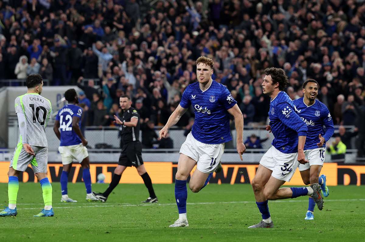 Premier League Everton empata com City por 33 e facilita titulo para o Arsenal