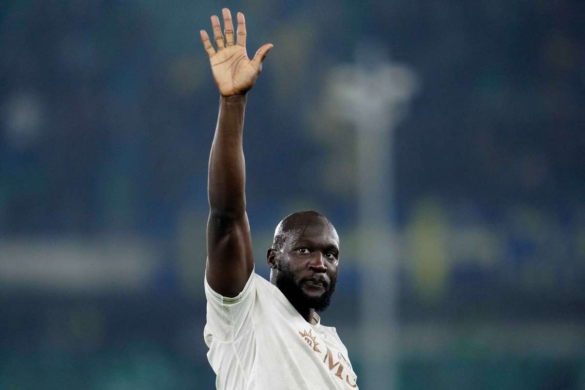 Lukaku regressa ao Napoli e torna-se a principal esperança da Bélgica para o Mundial