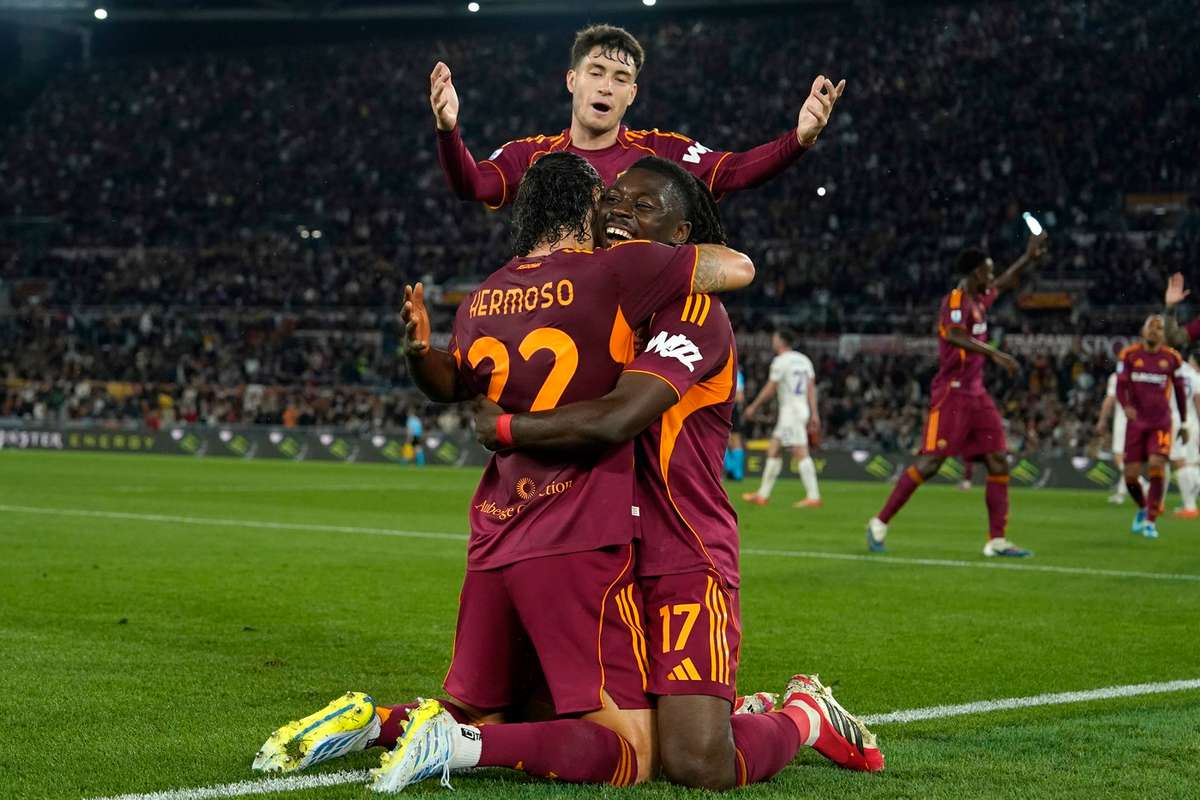 Mario Hermoso marca y la Roma golea a la Fiorentina para acercarse a la Champions (4-0)