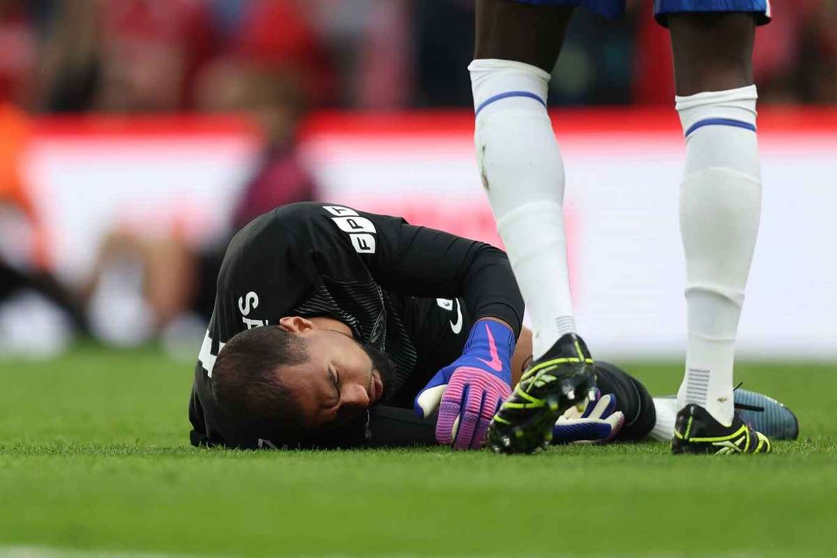 Chelsea inicia protocolo de concussão e Robert Sánchez com incerteza para duelo com Liverpool