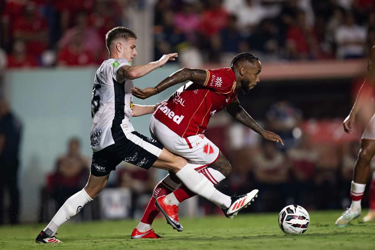 Com vantagem numérica Vila Nova permite empate ao Athletic e falha em recuperar liderança da Série B