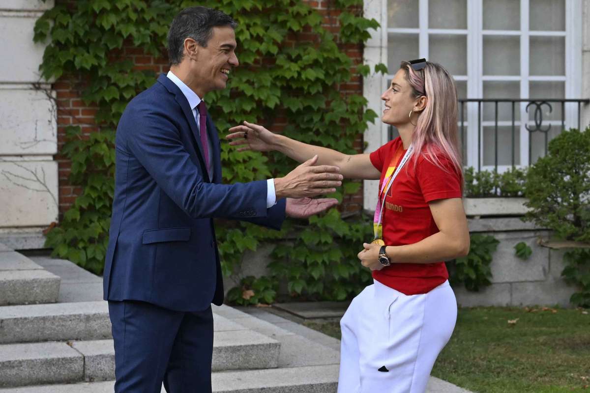 Pedro Sánchez aplaude el avance de la Liga F