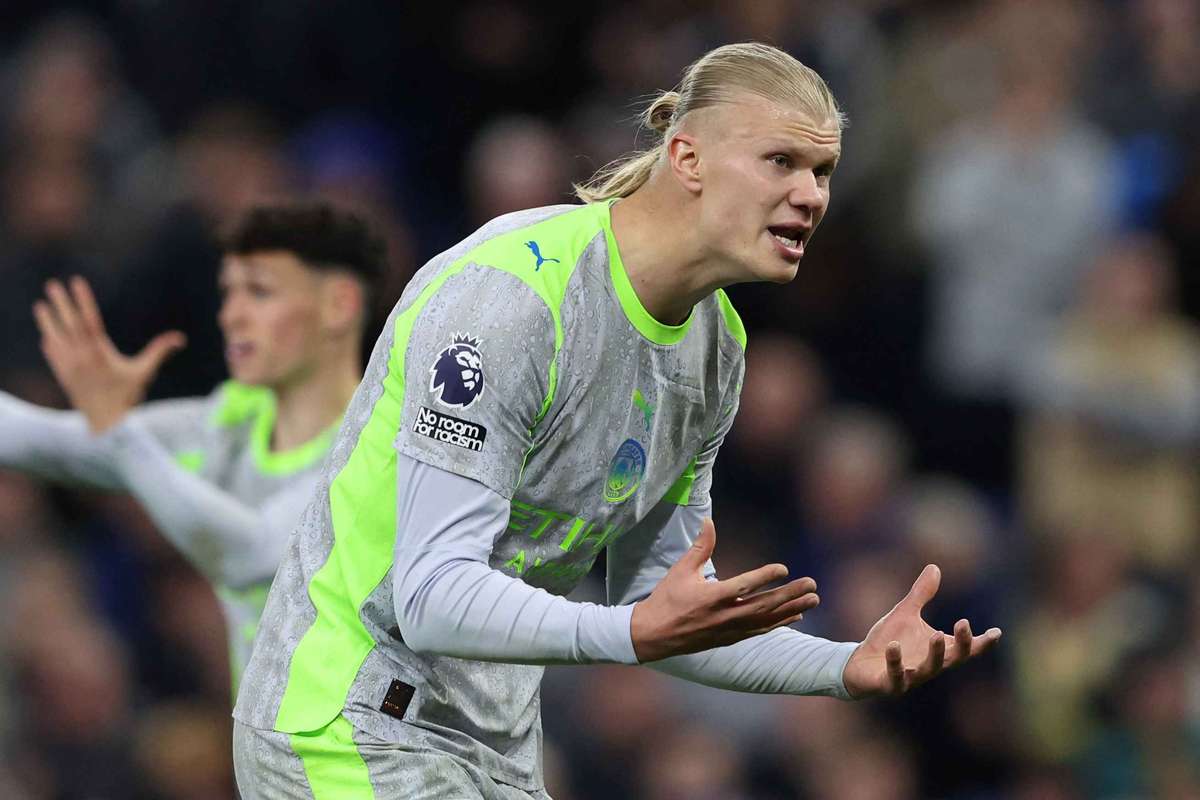 Carragher declara que praticamente todos se sentem desiludidos pelo empate do Manchester City