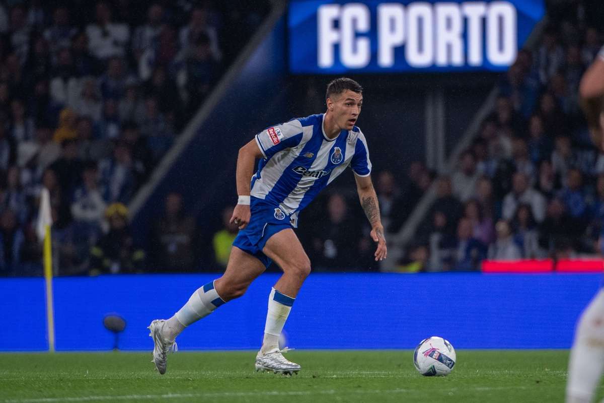 FC Porto Secure Permanent Transfer for Polish Defender Kiwior from Arsenal After Loan Spell