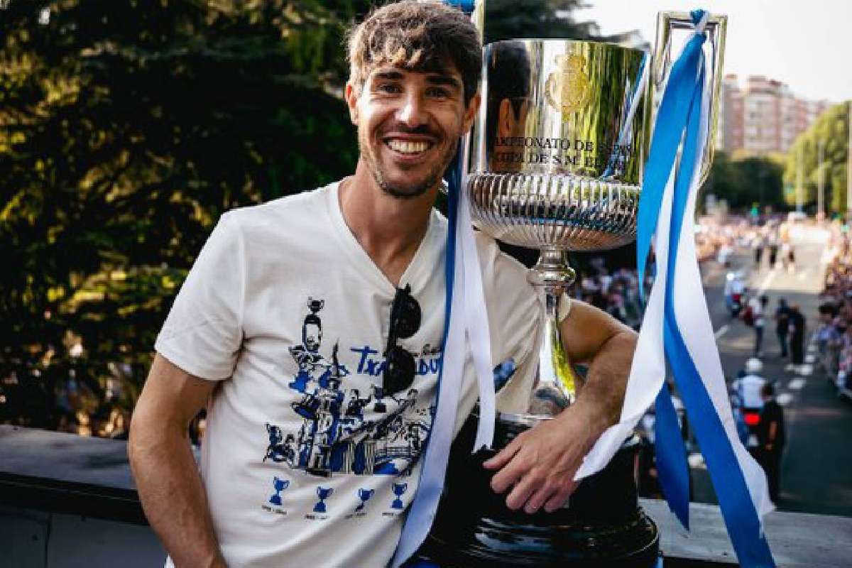 Confirmado: Aritz Elustondo deixa a Real Sociedad apos uma carreira completa como txuri-urdin