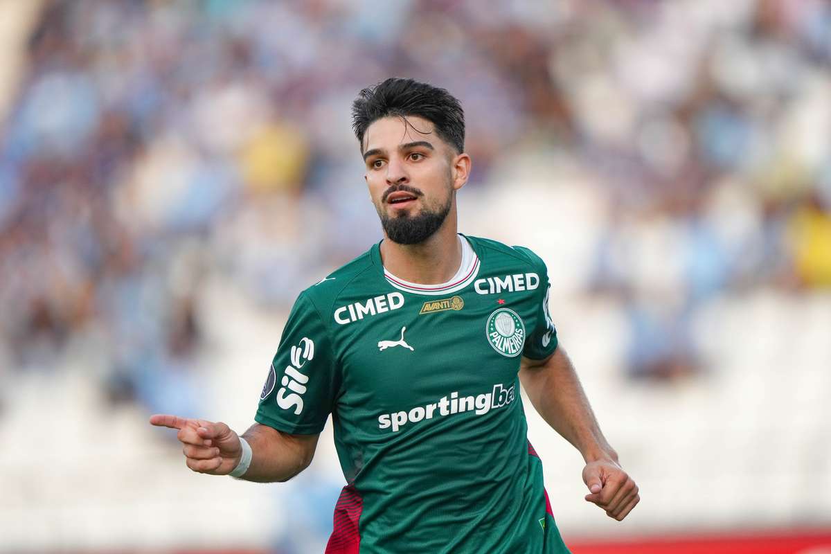 Palmeiras derrota o Sporting Cristal em duelo decisivo e toma a dianteira do grupo