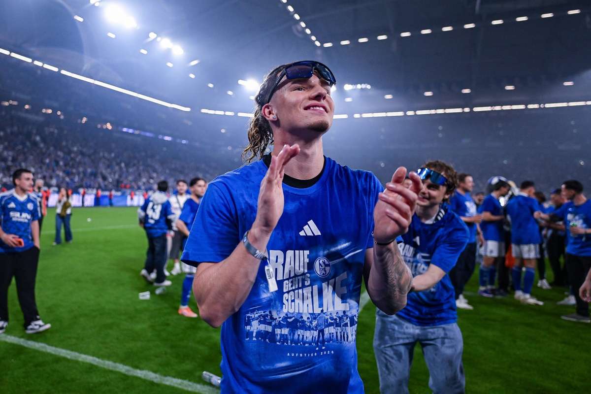 Oficial: Schalke 04 prolonga contrato de Wallentowitz
