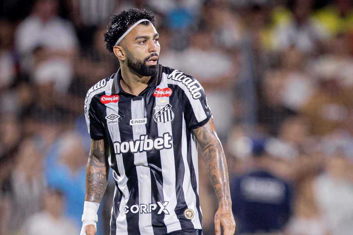Gabigol explica por que nao ficou no banco apos a substituicao: "Estava com dores abdominais"