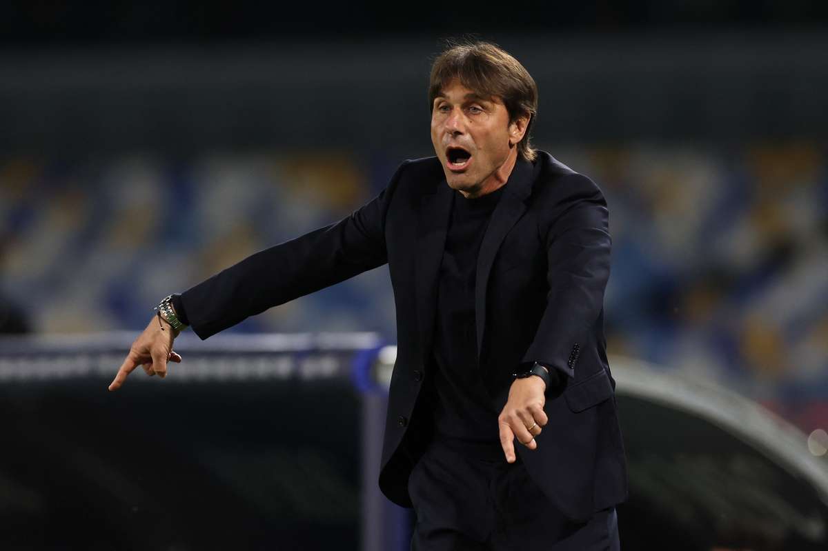 António Conte quer controlo absoluto para prosseguir à frente do Nápoles
