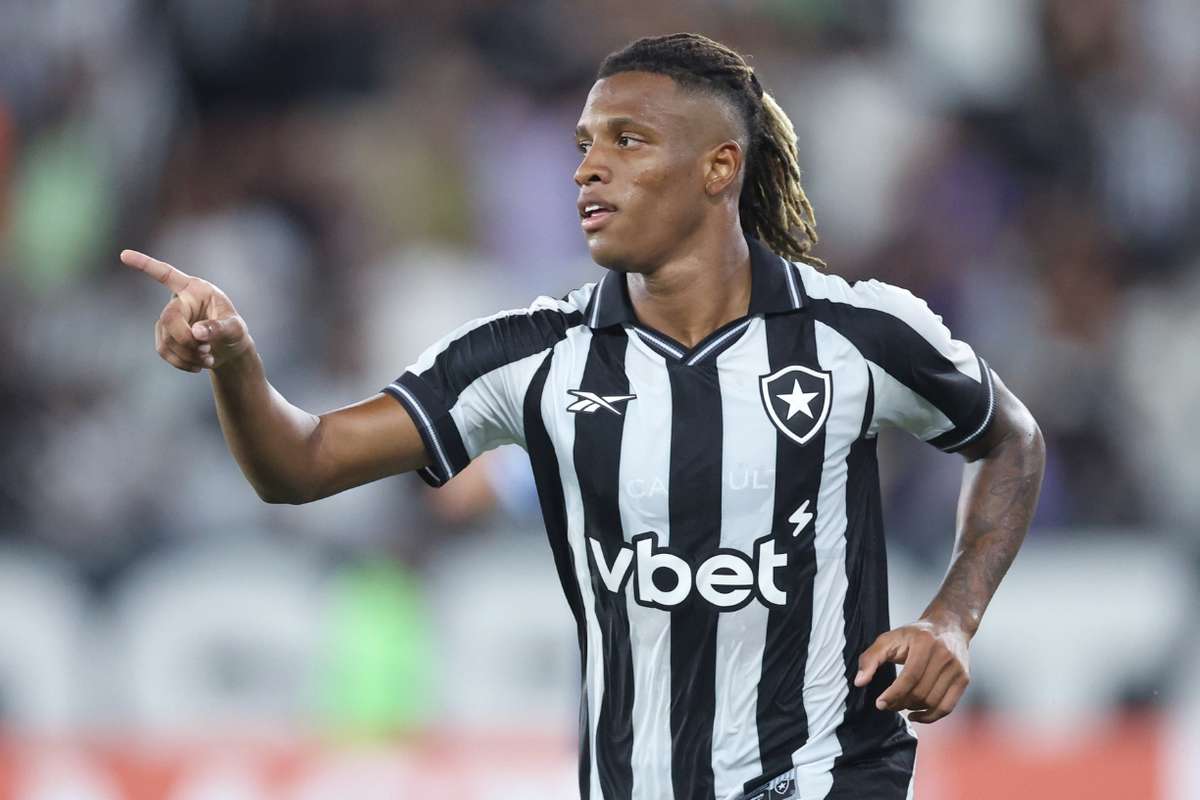Botafogo derrota Racing no Nilton Santos e toma liderança do Grupo E